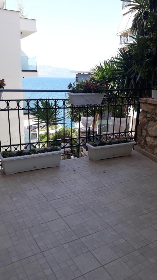 Apartamente Berti'S Garden Saranda Dış mekan fotoğraf