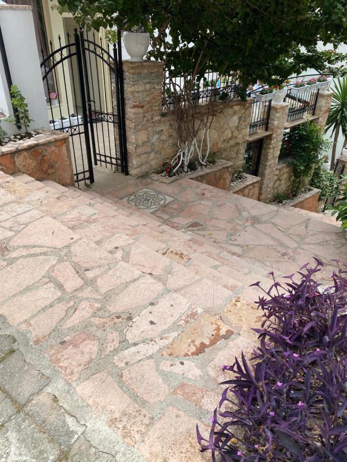 Apartamente Berti'S Garden Saranda Dış mekan fotoğraf